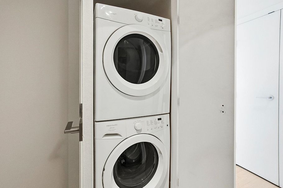 1606 1550 Fern Street North Vancouver, BC - 22