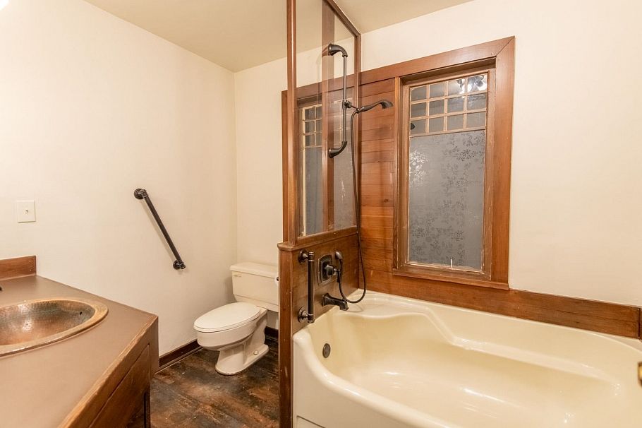 2243 W 5th Avenue Vancouver, BC - 19