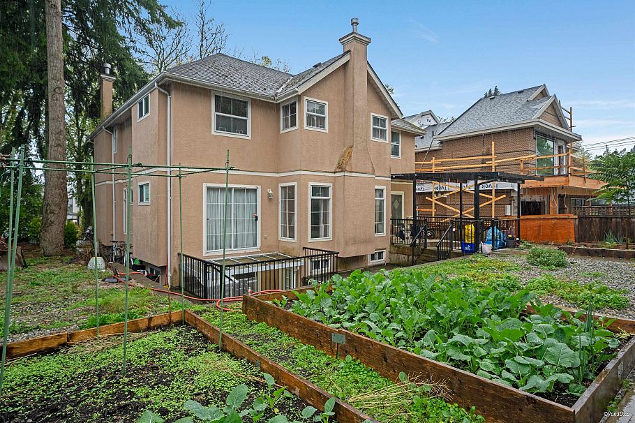 3657 W 29th Avenue Vancouver, BC - 31