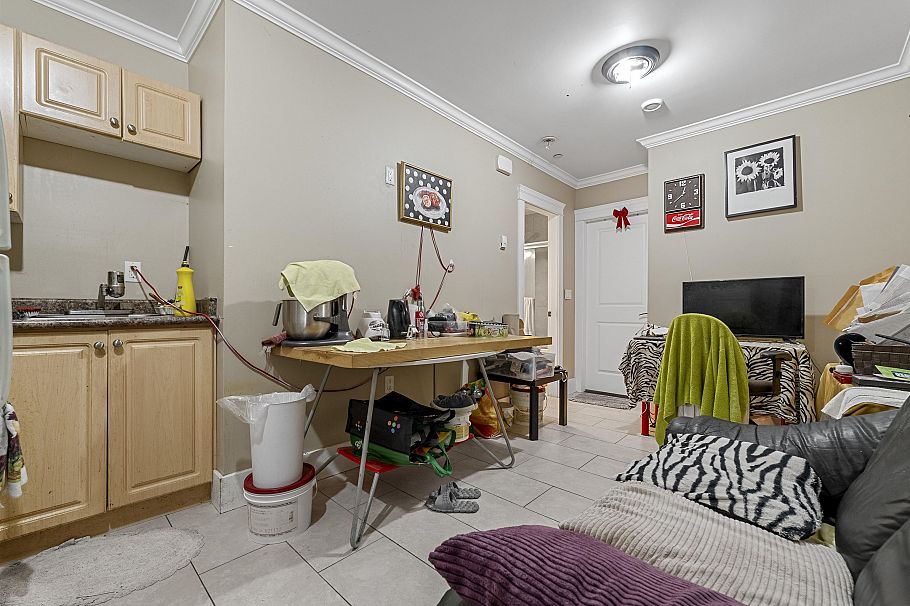 136 E 59th Avenue Vancouver, BC - 36