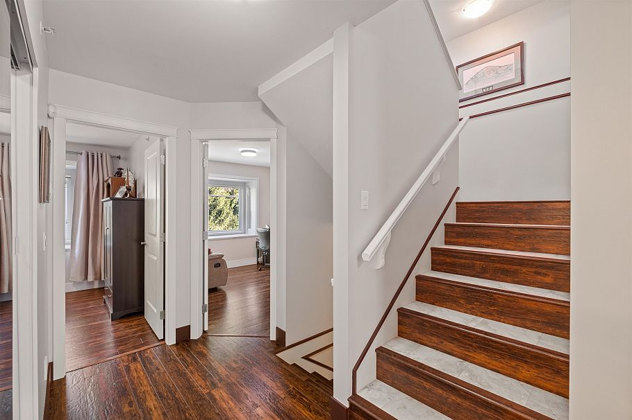 1127 St. Andrews Avenue North Vancouver, BC - 31