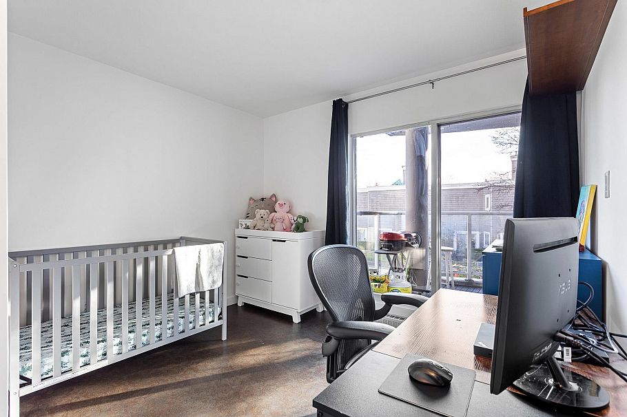 212 8460 Jellicoe Street Vancouver, BC - 22