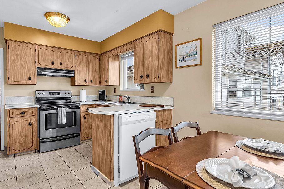 3031 E 16th Avenue Vancouver, BC - 9