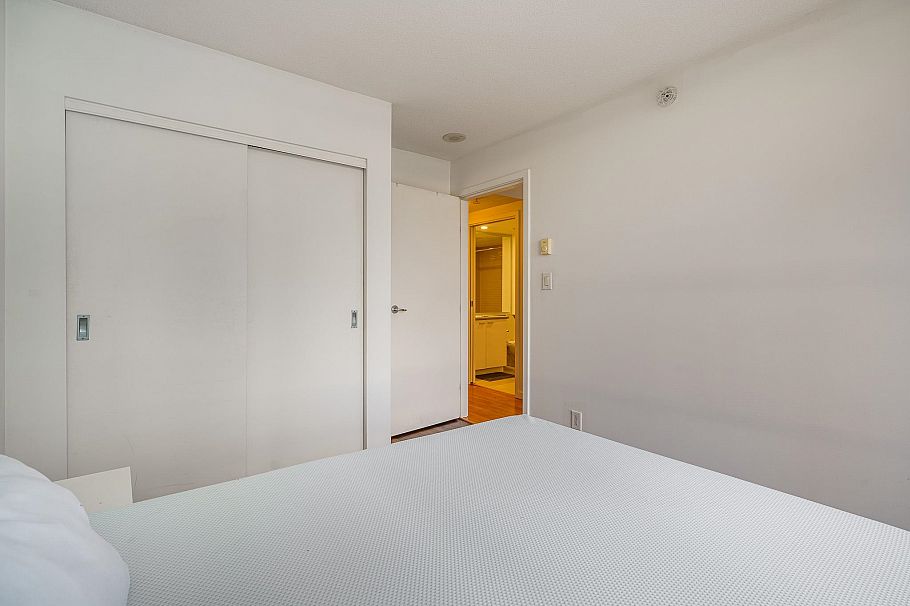 1209 111 W Georgia Street Vancouver, BC - 11