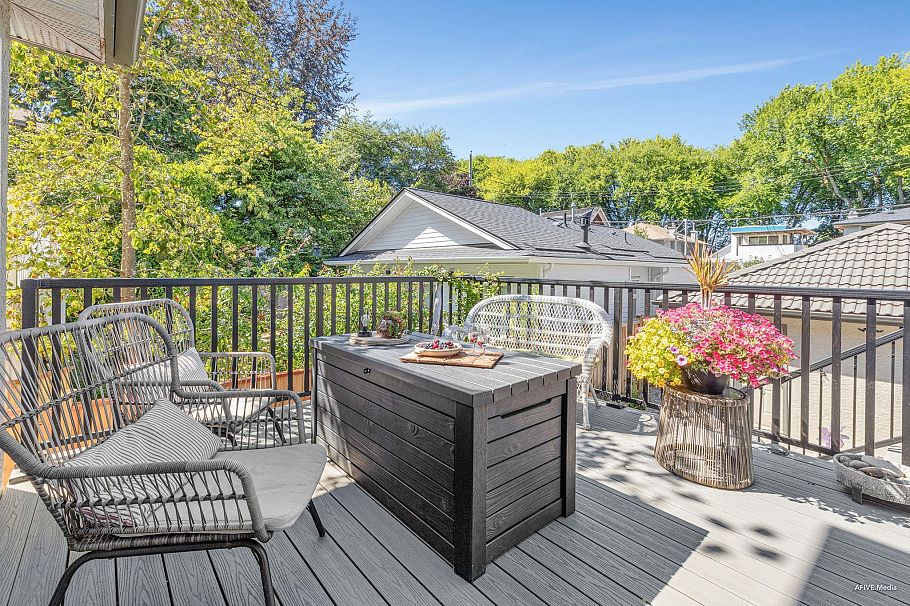 3333 W 29th Avenue Vancouver, BC - 31