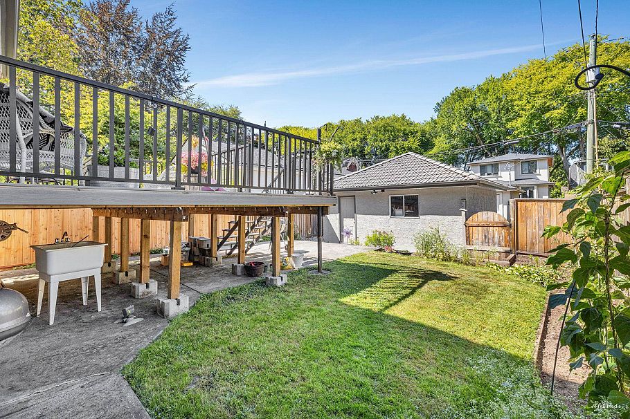 3333 W 29th Avenue Vancouver, BC - 33