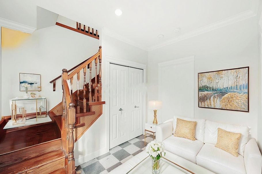 2643 E 8th Avenue Vancouver, BC - 18