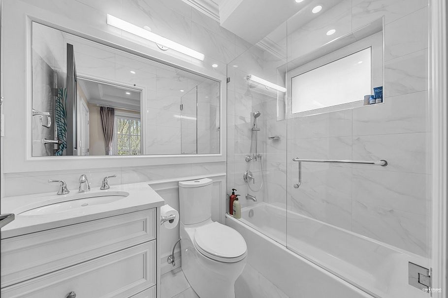 3562 W 34th Avenue Vancouver, BC - 29