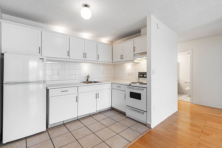 1605 145 St. Georges Avenue North Vancouver, BC - 14