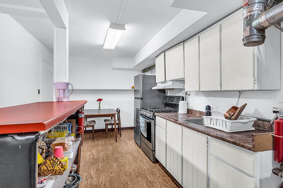 3031 E 16th Avenue Vancouver, BC - 24