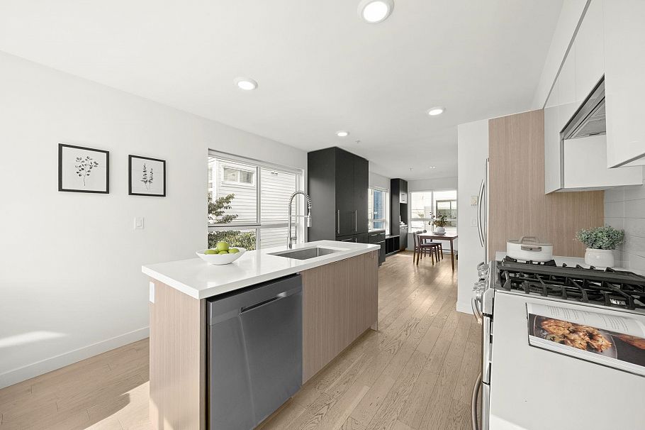 3 365 E 16th Avenue Vancouver, BC - 4