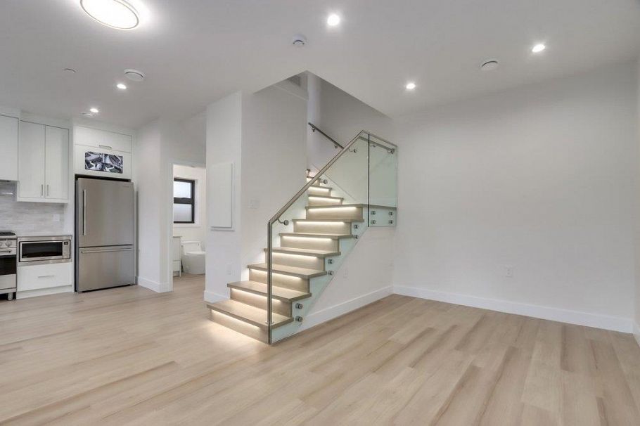 1 4257 Knight Street Vancouver, BC - 3