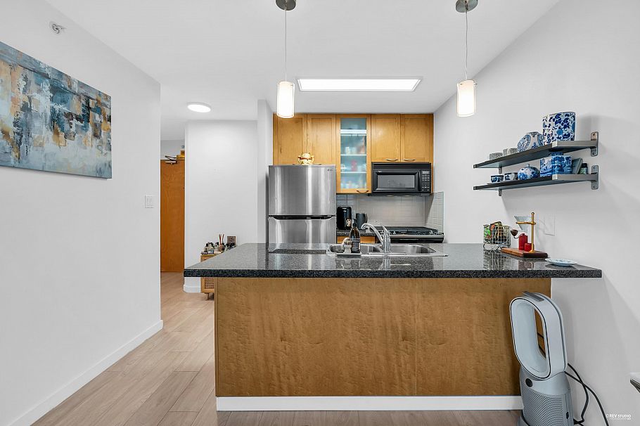 1001 989 Richards Street Vancouver, BC - 8