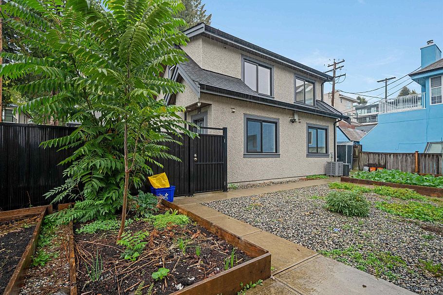 3657 W 29th Avenue Vancouver, BC - 28
