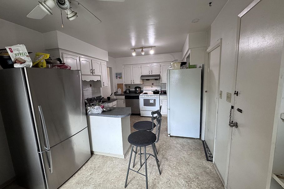 8356 Elliott Street Vancouver, BC - 2