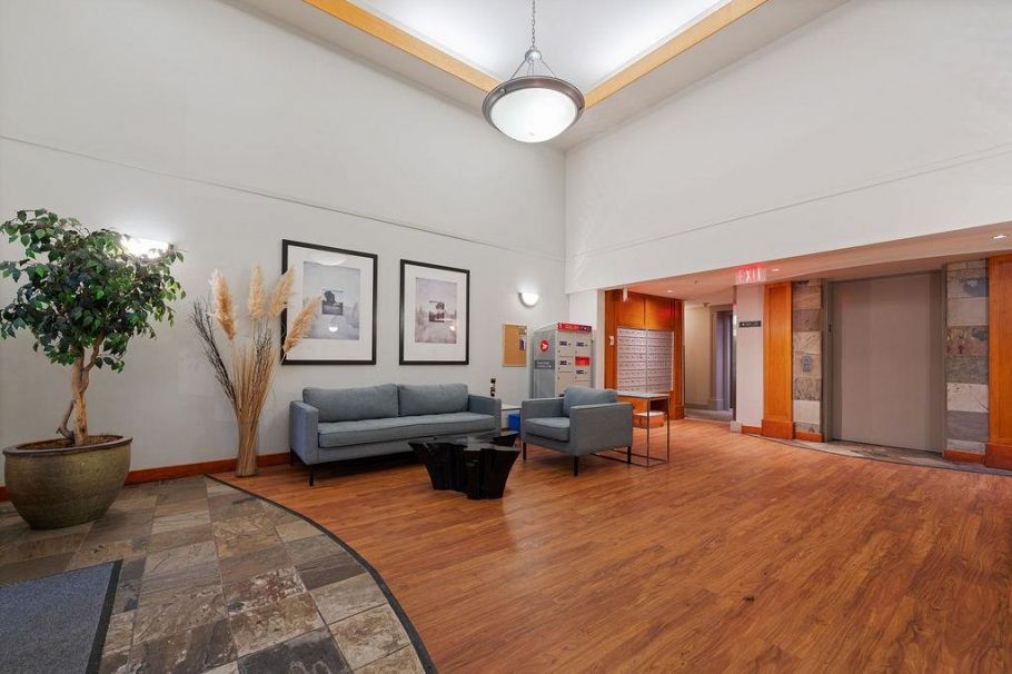 308 333 E 1st Street North Vancouver, BC - 34