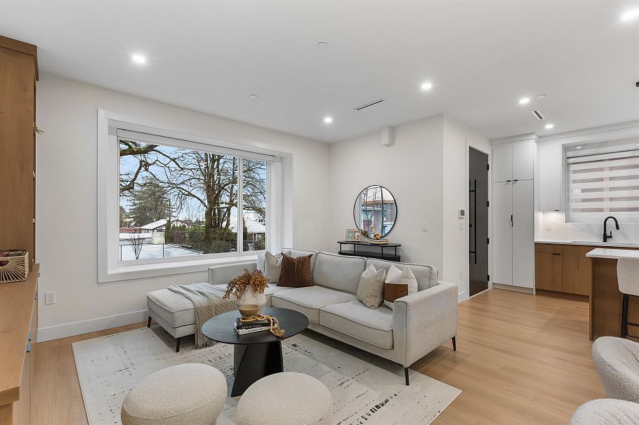 2 435 E 47th Avenue Vancouver, BC - 5