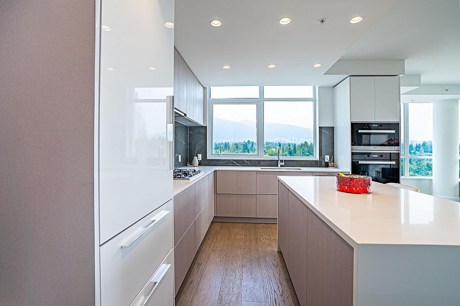 1601 1632 Lions Gate Lane North Vancouver, BC - 3