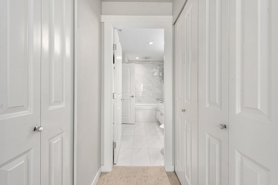 311 2651 Library Lane North Vancouver, BC - 16