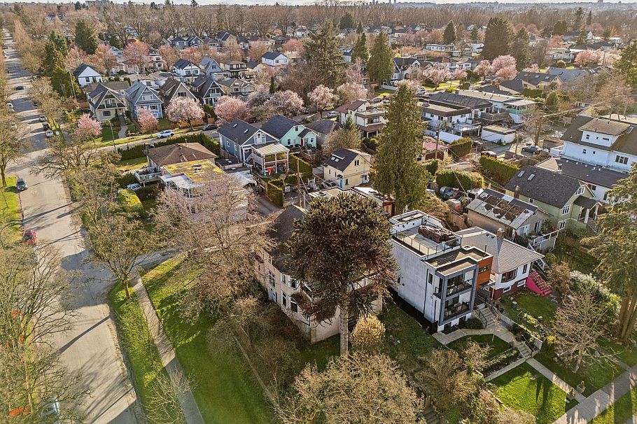 2798 Yale Street Vancouver, BC - 2