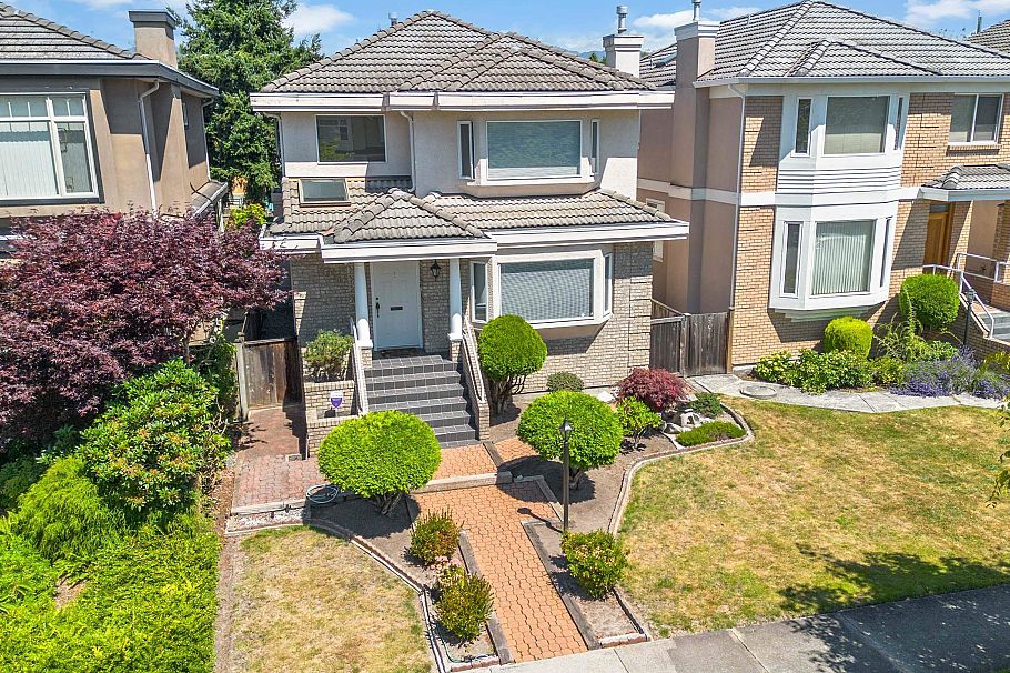 2755 W 20th Avenue Vancouver, BC - 4