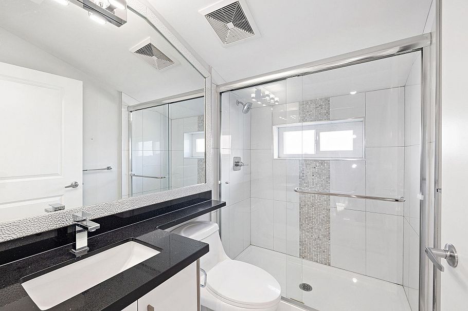 1 2430 E 41 Street Vancouver, BC - 22