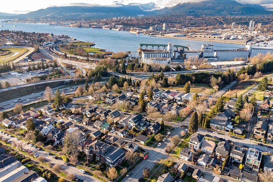 3494 Oxford Street Vancouver, BC - 2