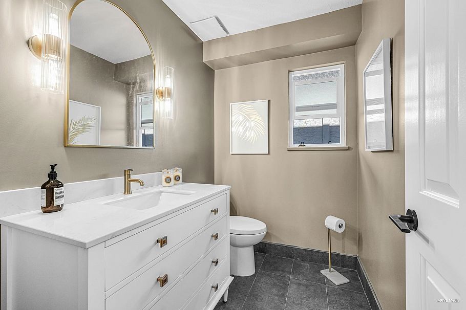 3333 W 29th Avenue Vancouver, BC - 20