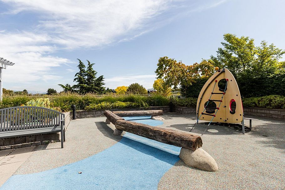 302 2321 Scotia Street Vancouver, BC - 31