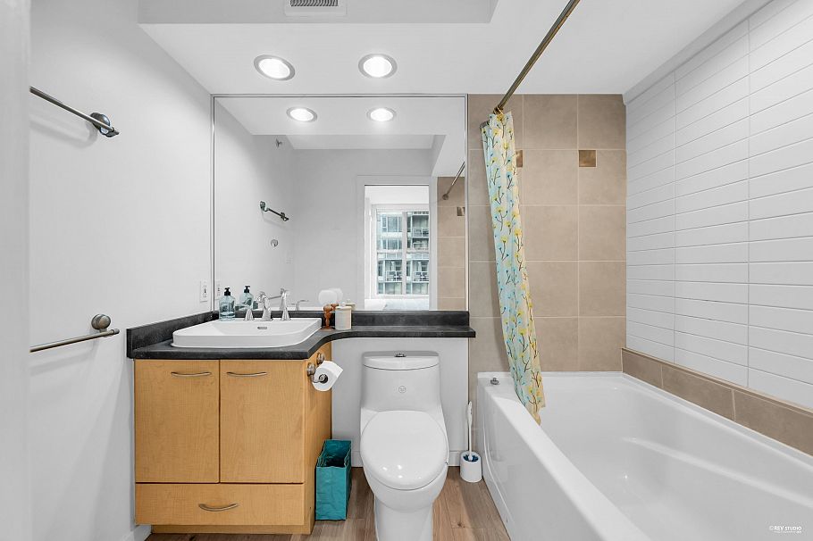 1001 989 Richards Street Vancouver, BC - 14