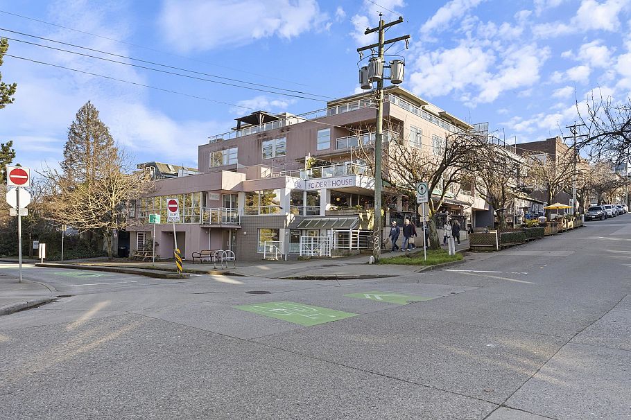 103 2110 Cornwall Avenue Vancouver, BC - 36