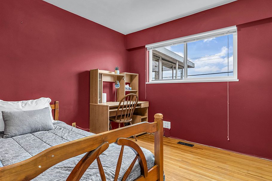 3031 E 16th Avenue Vancouver, BC - 21