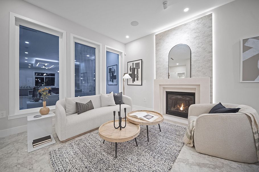 2455 W 10th Avenue Vancouver, BC - 24