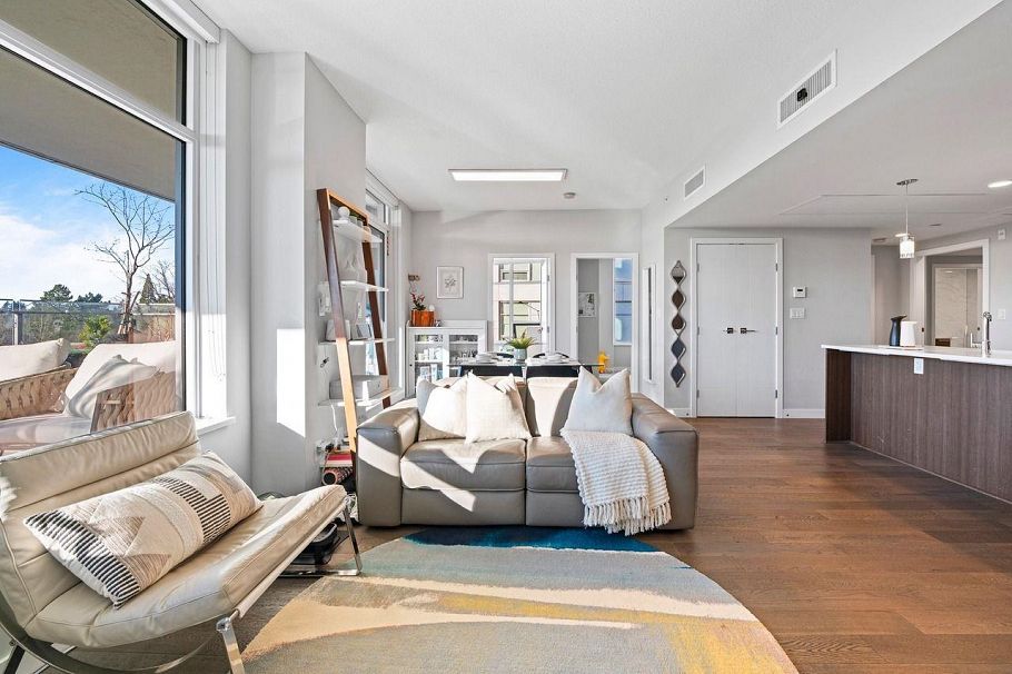 401 5033 Cambie Street Vancouver, BC - 5