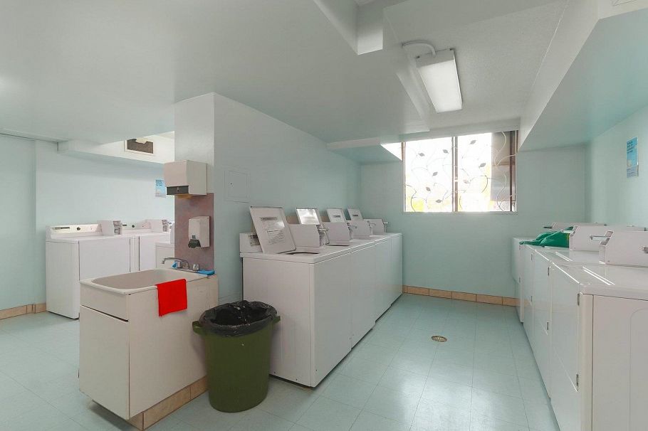 1605 145 St. Georges Avenue North Vancouver, BC - 34