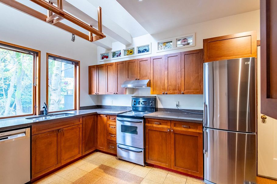 2243 W 5th Avenue Vancouver, BC - 10