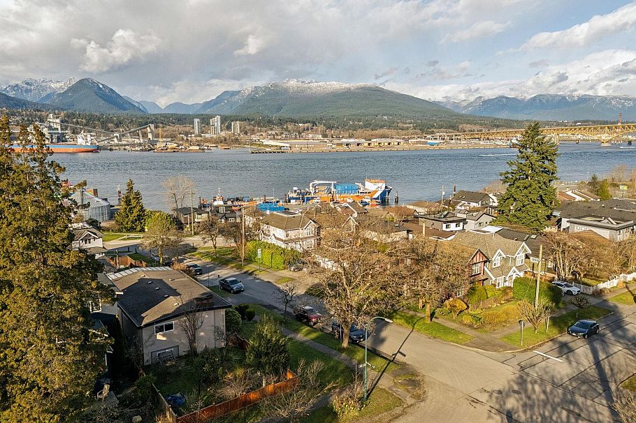 2798 Yale Street Vancouver, BC - 8