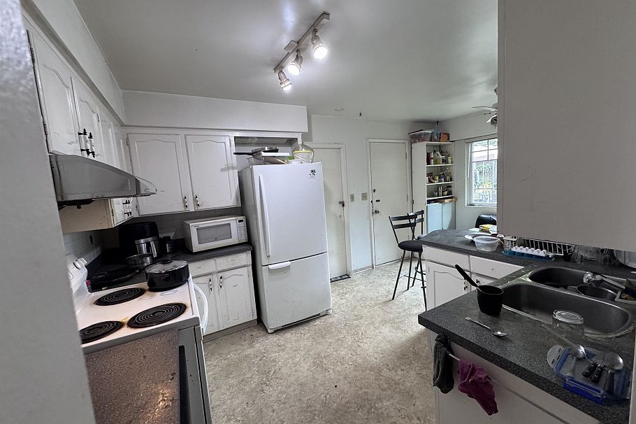 8356 Elliott Street Vancouver, BC - 11