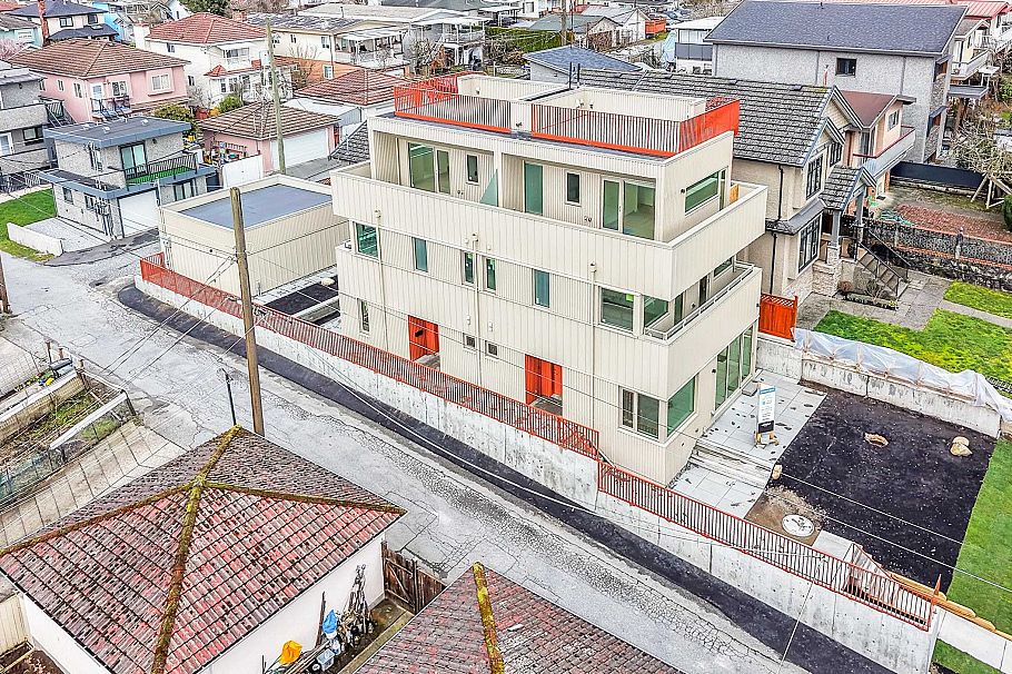 2 2915 E 5th Avenue Vancouver, BC - 38