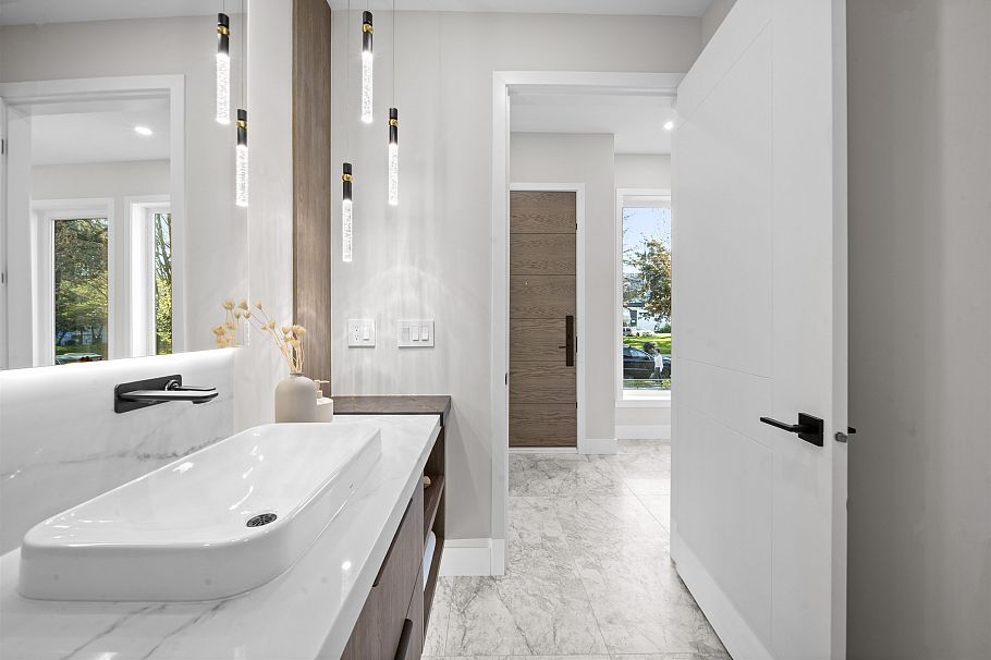 2455 W 10th Avenue Vancouver, BC - 18