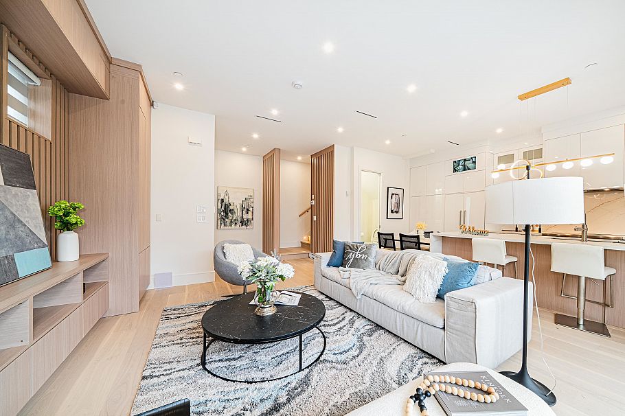 748 E 47th Avenue Vancouver, BC - 3