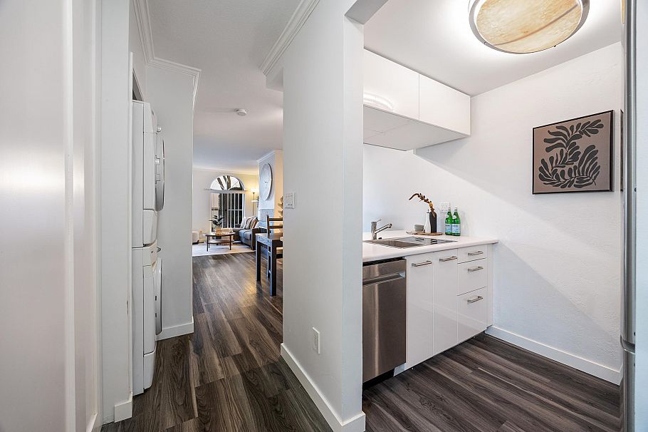 103 2110 Cornwall Avenue Vancouver, BC - 3