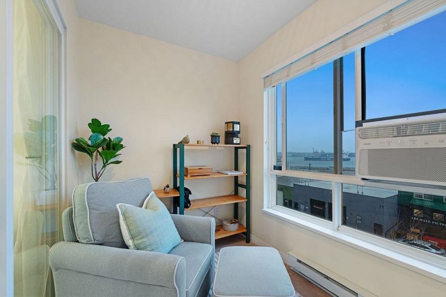 308 333 E 1st Street North Vancouver, BC - 12