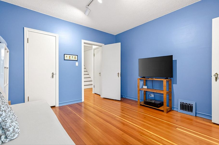 3494 Oxford Street Vancouver, BC - 19