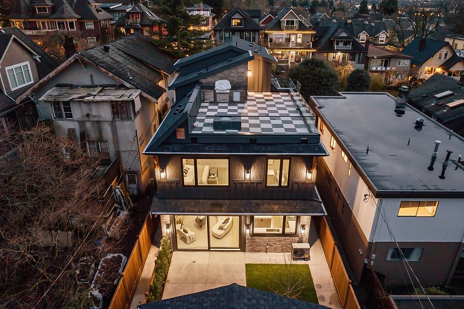 2 1841 Parker Street Vancouver, BC - 3