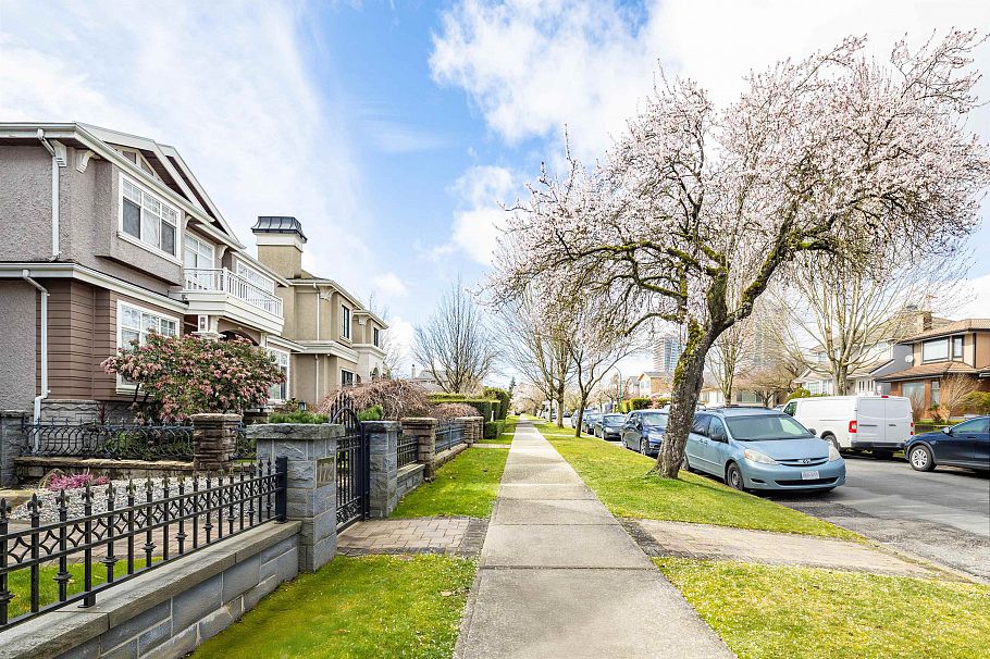 172 W 46th Avenue Vancouver, BC - 5