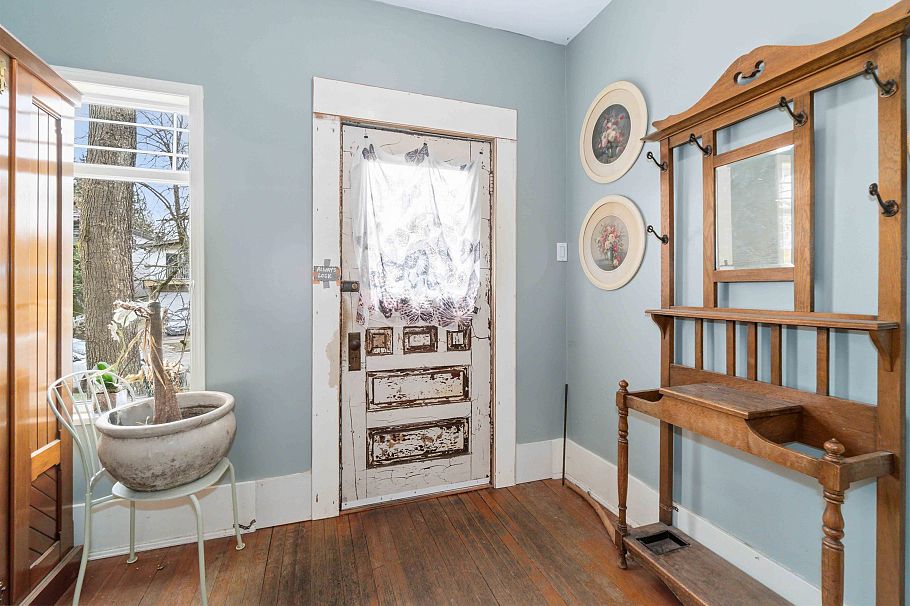 1783 E 37th Avenue Vancouver, BC - 2