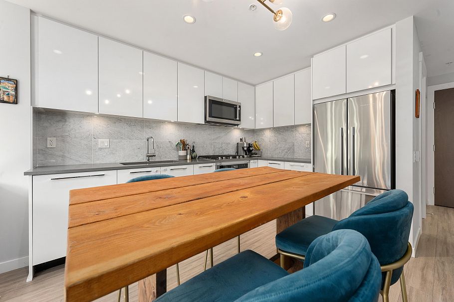 311 2651 Library Lane North Vancouver, BC - 11