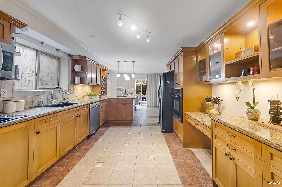 3657 W 29th Avenue Vancouver, BC - 10