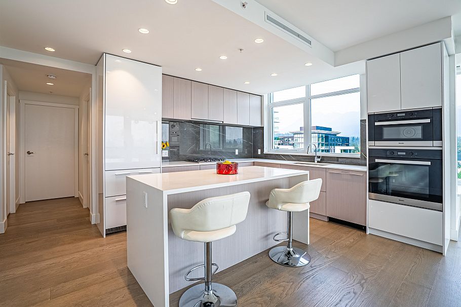 1601 1632 Lions Gate Lane North Vancouver, BC - 1